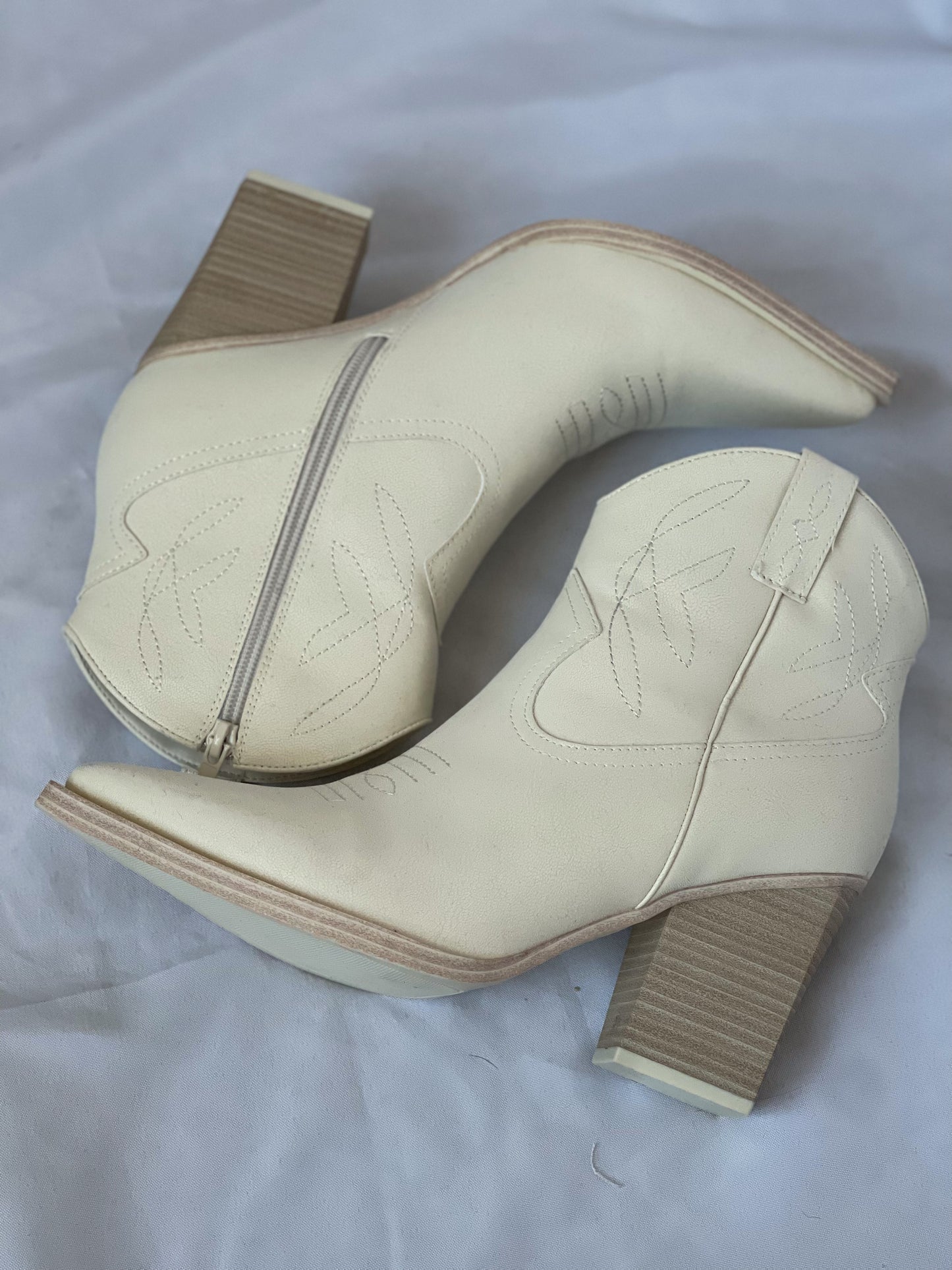 The Sawyer Bootie- Bone
